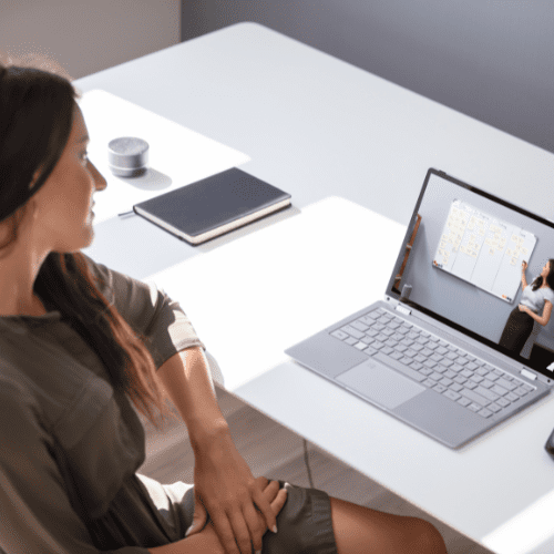 femme qui suit un accompagnement coaching et formation en anglais à distance